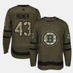 Camiseta Hockey Boston Bruins Danton Heinen 2018 Salute To Service Verde Militar