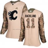 Camiseta Hockey Mujer Calgary Flames Mikael Backlund Autentico 2017 Veterans Day Camuflaje