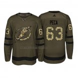 Camiseta Hockey Tampa Bay Lightning Matthew Peca 2018 Salute To Service Verde Militar