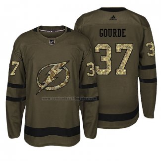 Camiseta Hockey Tampa Bay Lightning Yanni Gourde Salute To Service Verde Militar
