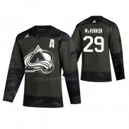 Camiseta Hockey Colorado Avalanche Nathan Mackinnon 2019 Veterans Day Camuflaje