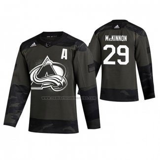 Camiseta Hockey Colorado Avalanche Nathan Mackinnon 2019 Veterans Day Camuflaje